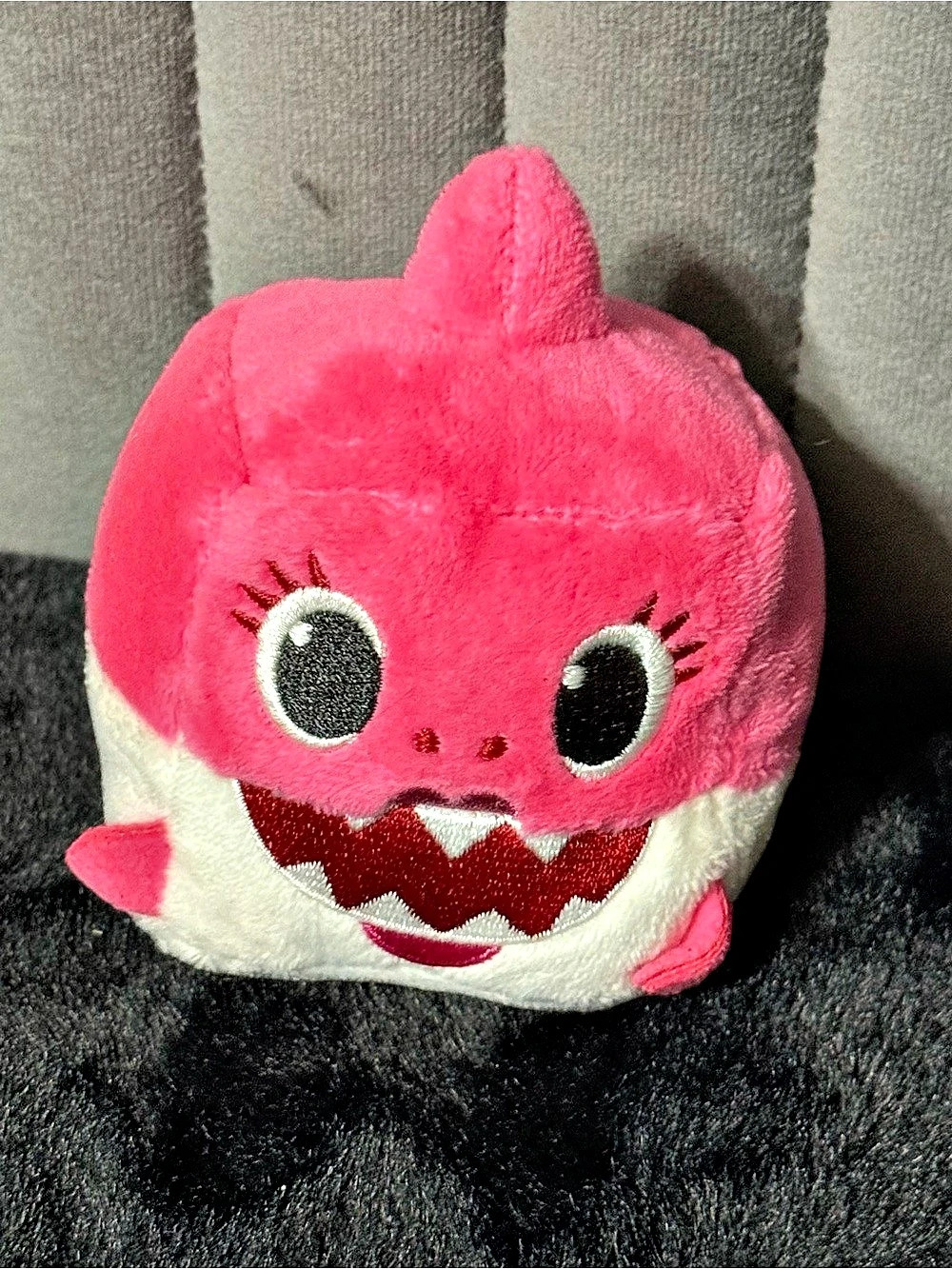 Pinkfong Baby Shark - Mommy Shark Plush